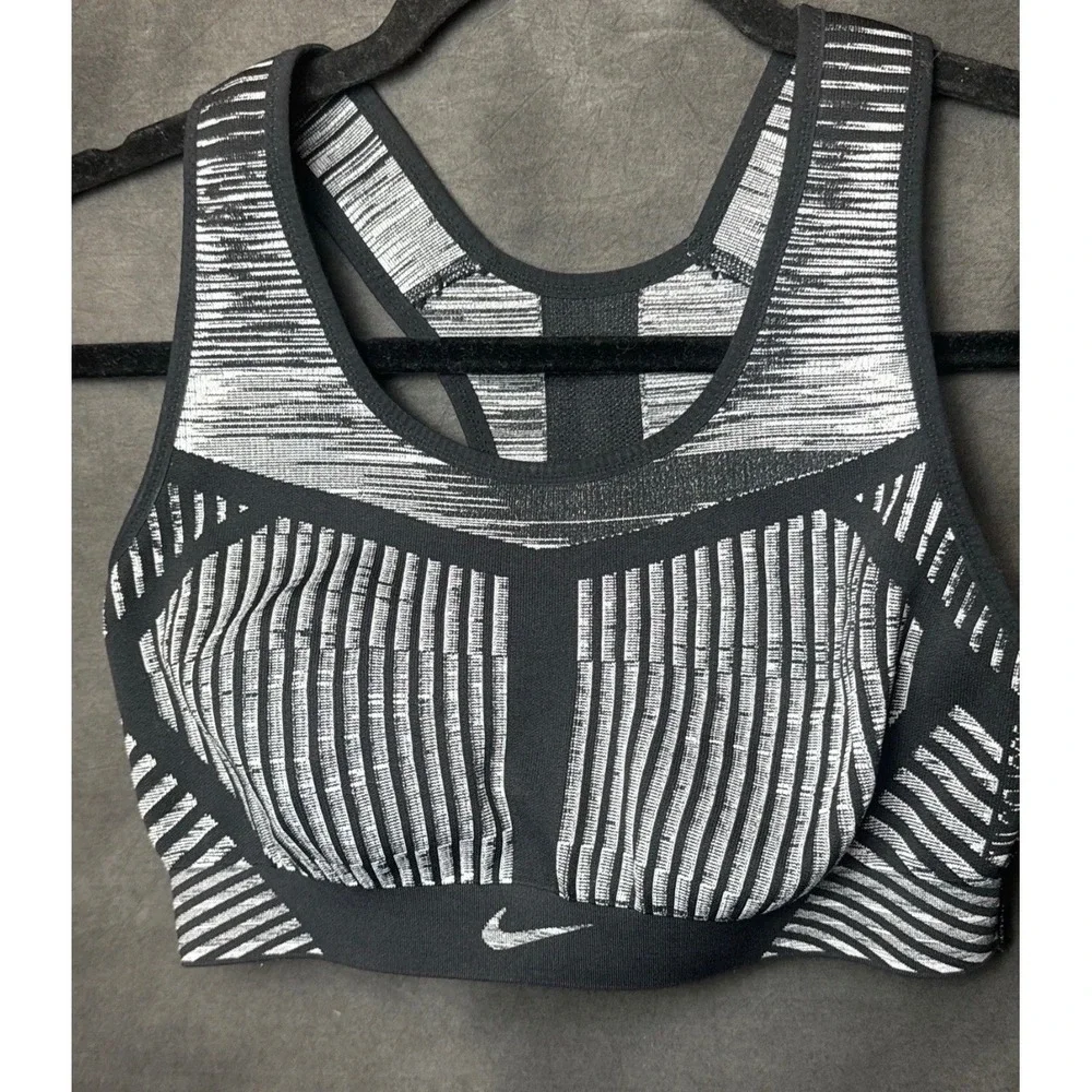 Nike Activewear Bundle Size S Sports Bras Nike Pro Shorts Foldie Fanny Pack Set